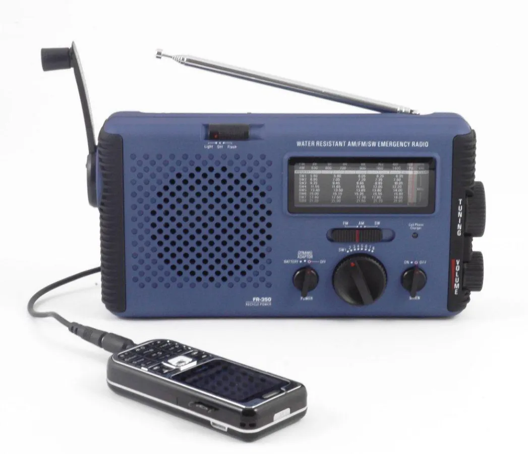 Das Lextronics FR-350 kann Mobiltelefone fern der Steckdose aufladen.