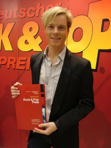 Dennis Bogner: 2. Platz beim 27. Deutschen Rock- und Pop Preis 2009 Bild: Dennis Bogner: 2. Platz beim 27. Deutschen Rock- und Pop Preis 2009