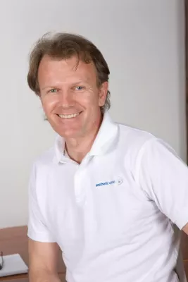 Dr. Dr. Stein Tveten, der Experte auf dem Gebiet der kosmetischen Chirurgie Bild: Dr. Dr. Stein Tveten, der Experte auf dem Gebiet der kosmetischen Chirurgie