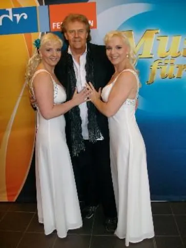 Saxohonzwillinge Claudia und Carmen: Starker Auftritt beim MDR-Fernsehen Bild: Saxohonzwillinge Claudia und Carmen: Starker Auftritt beim MDR-Fernsehen