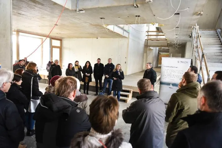 Bild: Großes Interesse an Bürgerinformation im neuen Kindergarten St. Gebhard