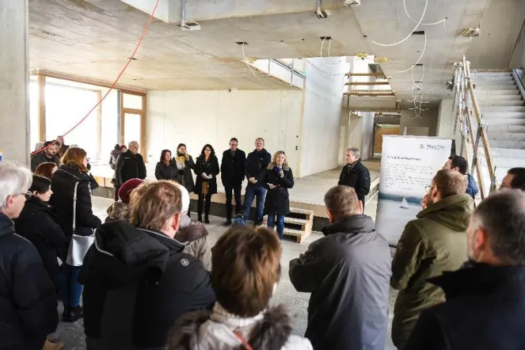 Bild: Großes Interesse an Bürgerinformation im neuen Kindergarten St. Gebhard