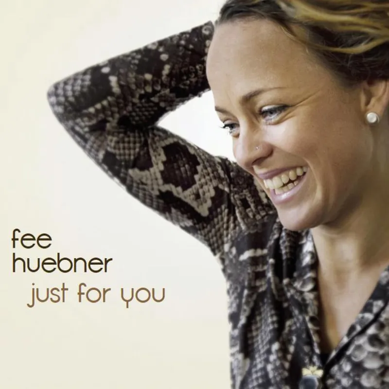 Fee Hübner mit ihrer neuen Platte: Just For You