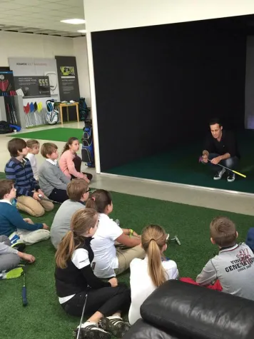 Bild: Golf-Seminar für Kinder in der KRAMSKI Putting Academy