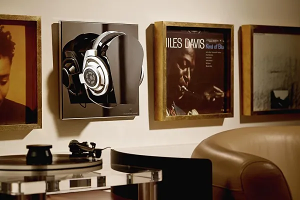 Bild: Zeige mir, womit Du hörst... 'Headphone Gallery' von Lehmannaudio setzt edle Kopfhörer perfekt in Szene