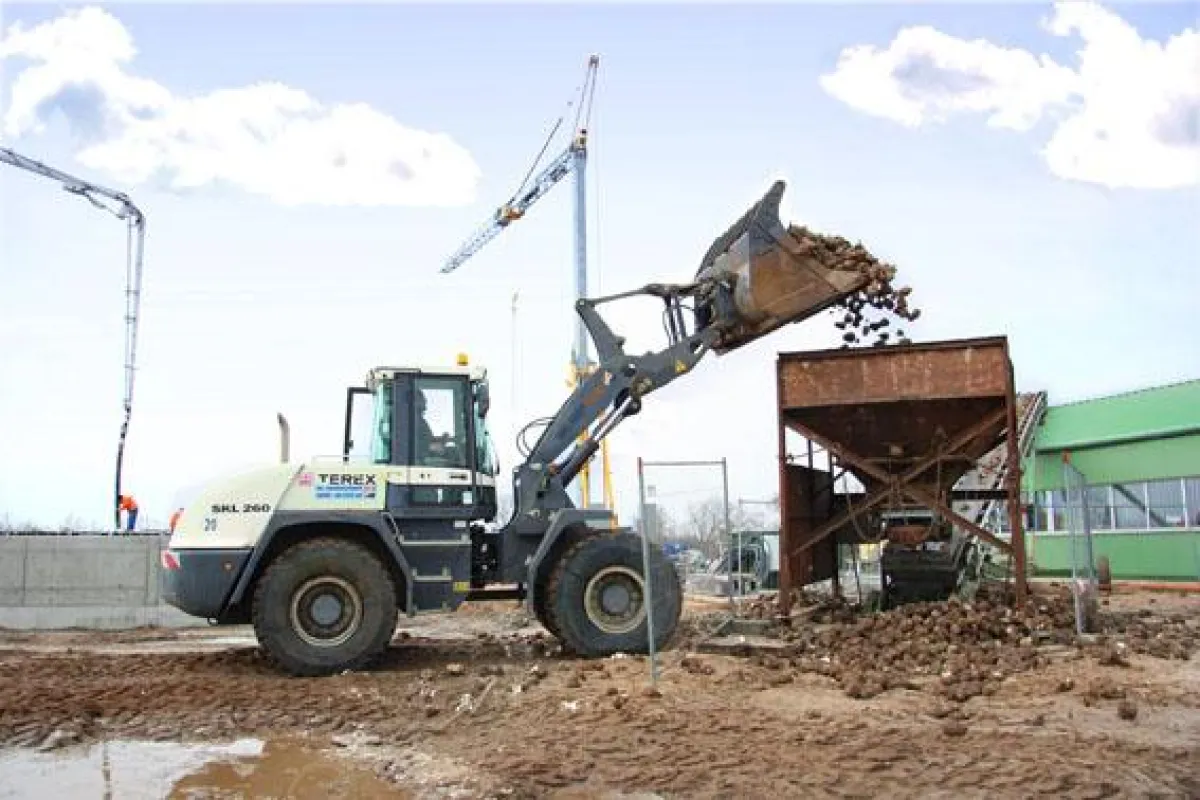 Terex Radlader SKL 260 aus dem HKL MIETPARK im Einsatz in der größten Rüben-Biogasanlage Europas.