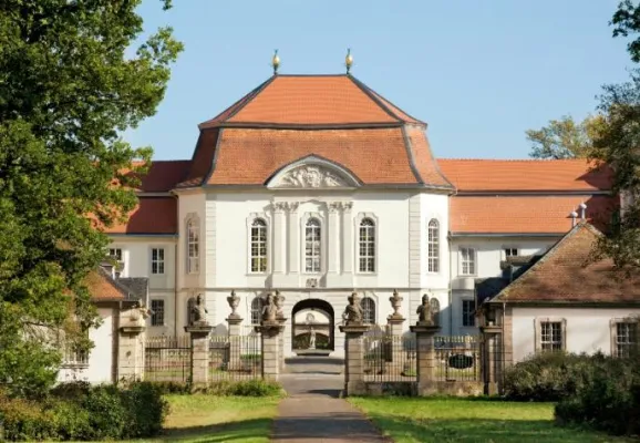 Goldener Oktober in Schloss Fasanerie: Noch zahlreiche Führungsangebote für Groß und Klein bis zur Winterpause Bild: Goldener Oktober in Schloss Fasanerie: Noch zahlreiche Führungsangebote für Groß und Klein bis zur Winterpause