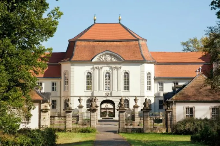 Goldener Oktober in Schloss Fasanerie: Noch zahlreiche Führungsangebote für Groß und Klein bis zur Winterpause Bild: Goldener Oktober in Schloss Fasanerie: Noch zahlreiche Führungsangebote für Groß und Klein bis zur Winterpause