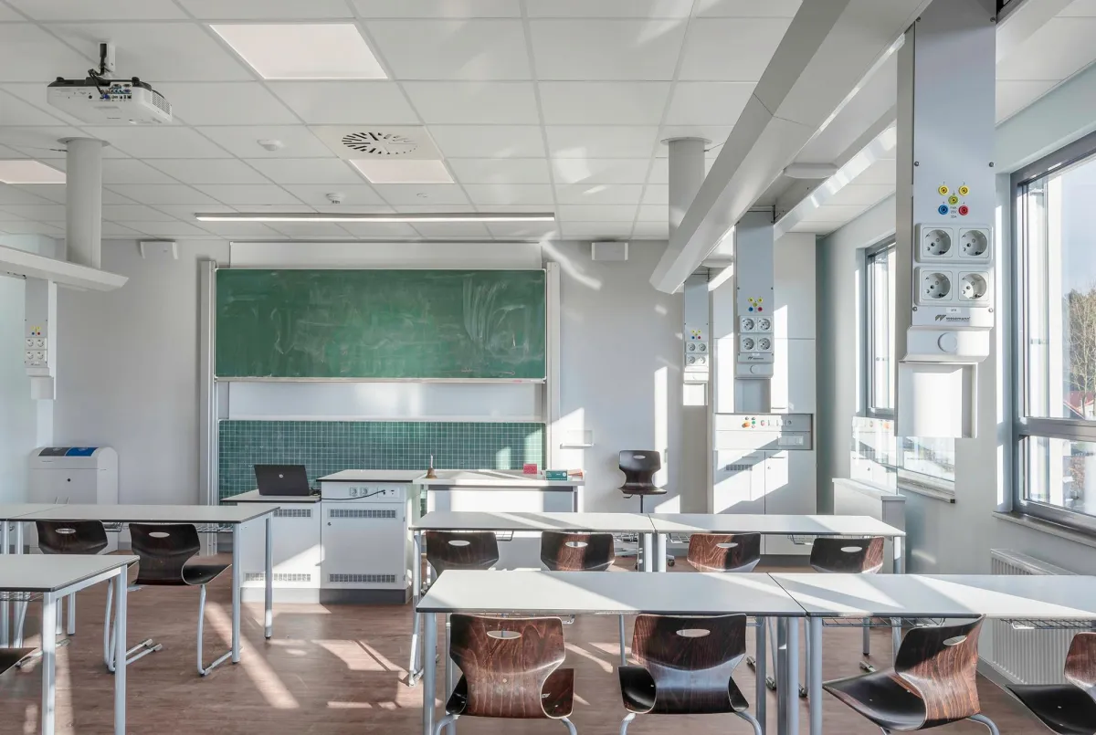 Klassenräume mit moderner Medienausstattung - KLEUSBERG Modulbau