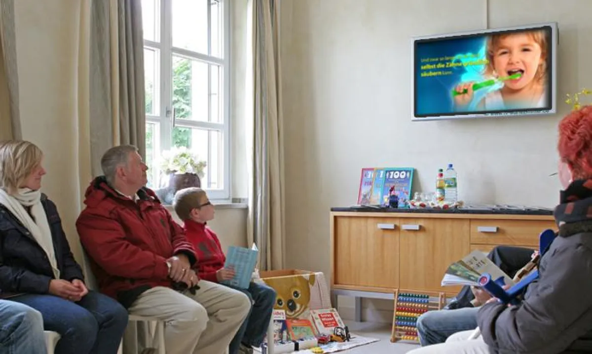 Der neue Film von LAGH und TV-Wartezimmer gibt Tipps, damit Kinder mit viel Spaß ihre Zähne putzen.