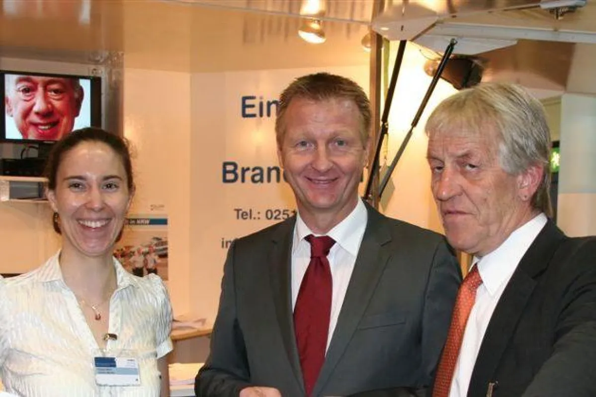 v. l. n. r.: Carolin Münker, Ralf Jäger, Hubert Wimber