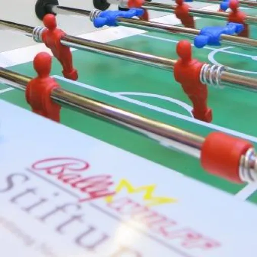 Kickern gegen Langeweile - BALLY WULFF Stiftung vergibt Kickertische an Flüchtlinge Bild: Kickern gegen Langeweile - BALLY WULFF Stiftung vergibt Kickertische an Flüchtlinge
