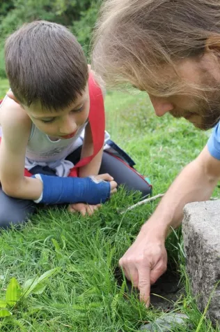 Bild: Kindern Naturerlebnisse ermöglichen und den Start in Deutschland erleichtern