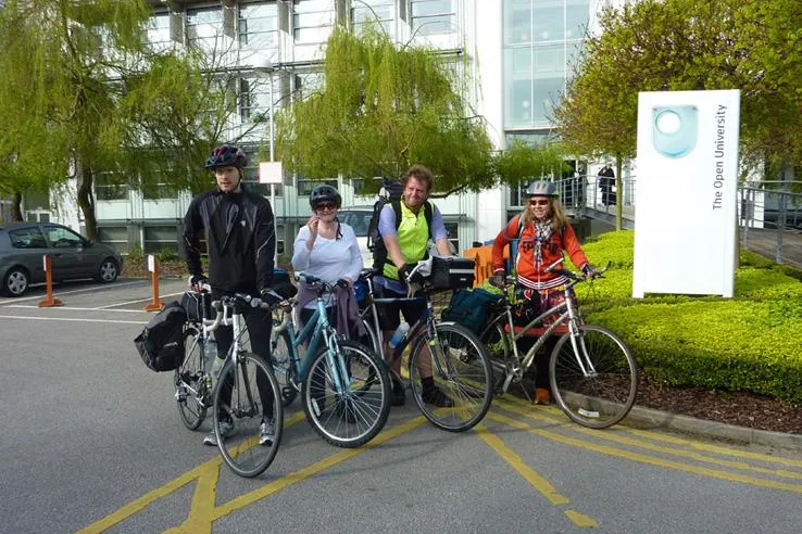 Bild: Open University-Student auf 30.000 Kilometer-Fahrradtour durch Europa unterwegs – Ankunft in Berlin erwartet