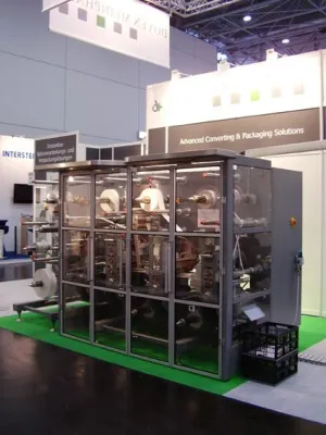 Wundpflaster-Herstellung am Messestand Bild: Wundpflaster-Herstellung am Messestand