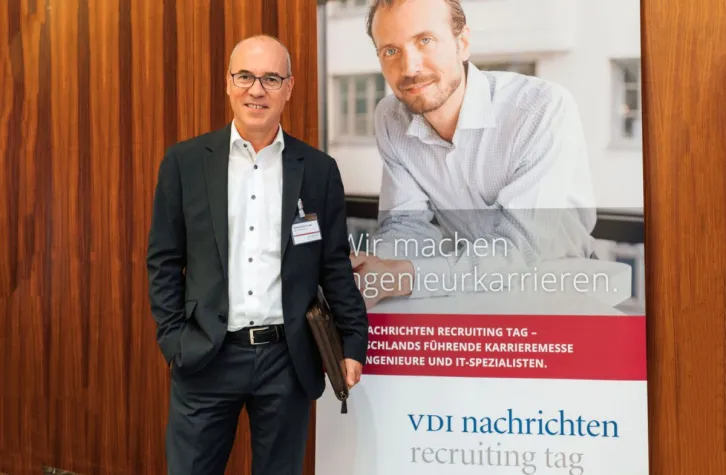Bild: VDI Recruiting-Tage Rückblick 2022: Hans Ulrich Gruber berät