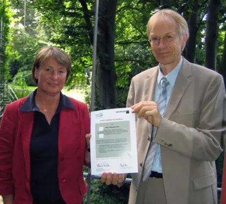 Beratung lohnt sich auch für Einzelkämpfer – Coburger Büro „Wasserwirbel“ erhält stratum-Zertifikat Bild: Beratung lohnt sich auch für Einzelkämpfer – Coburger Büro „Wasserwirbel“ erhält stratum-Zertifikat