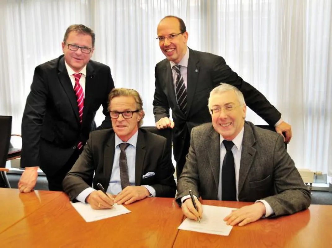 Vertragsunterzeichnung des Joint Ventures in Viersen