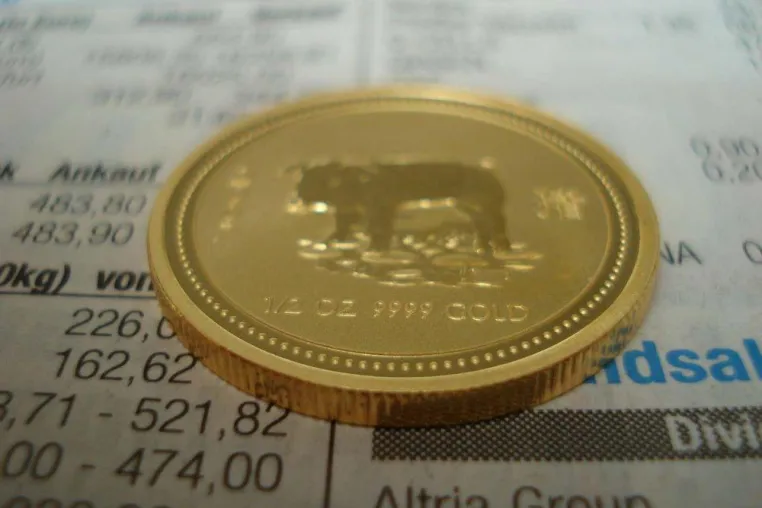 Euro-Dollar-Parität – Finanzpoker um Griechenland-Illiquidät Bild: Euro-Dollar-Parität – Finanzpoker um Griechenland-Illiquidät