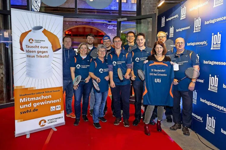 Neue einheitliche Trikots für Badminton-Spielgemeinschaft Bild: Neue einheitliche Trikots für Badminton-Spielgemeinschaft