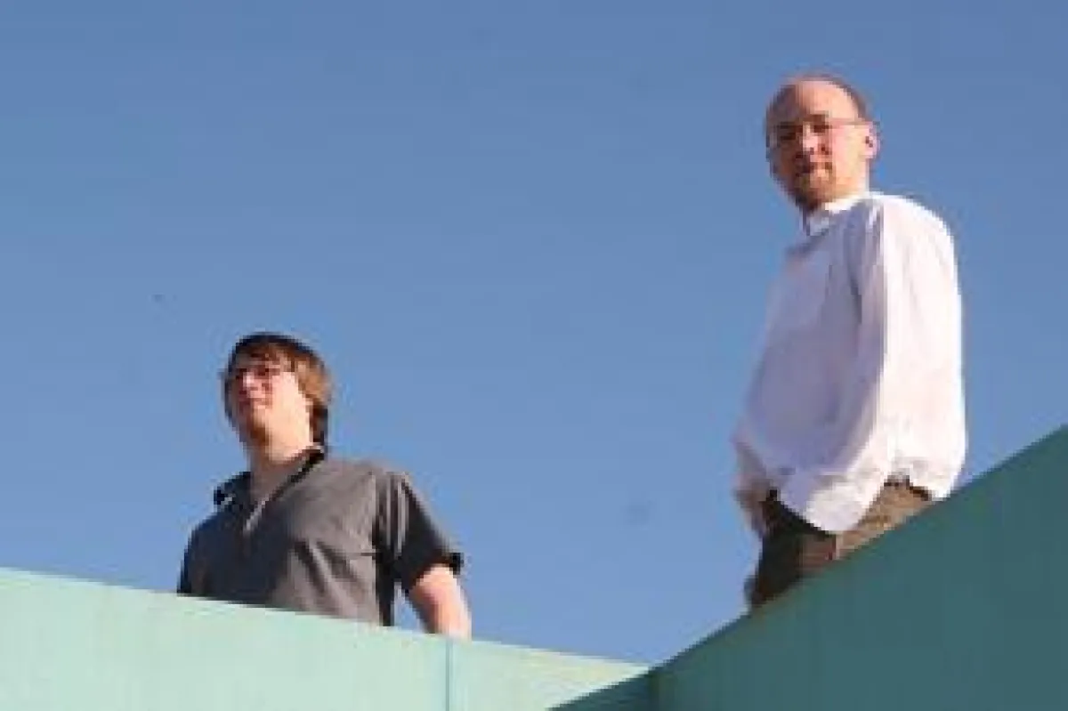 Foto: Dr. Benjamin Senior (rechts) und Amos Engelking (links)