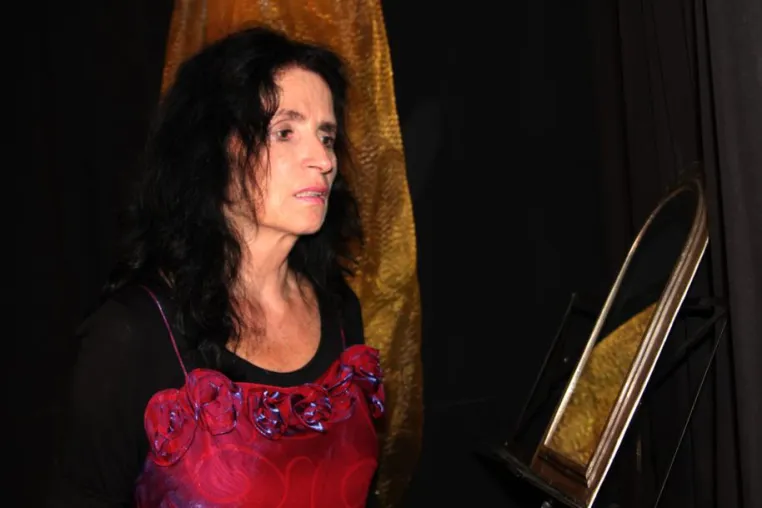 Bild: Beate Sarrazin inszeniert 'Die geliebte Stimme' - nach Jean Cocteau