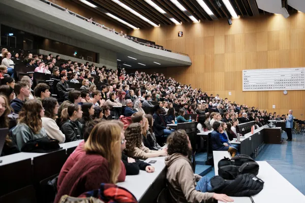 Bild: Ein Fest der Lehre: Universität Tübingen eröffnet das Wintersemester