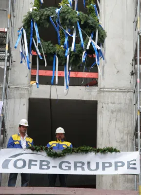 Bild: Richtfest für das Bürogebäude MONZANOVA