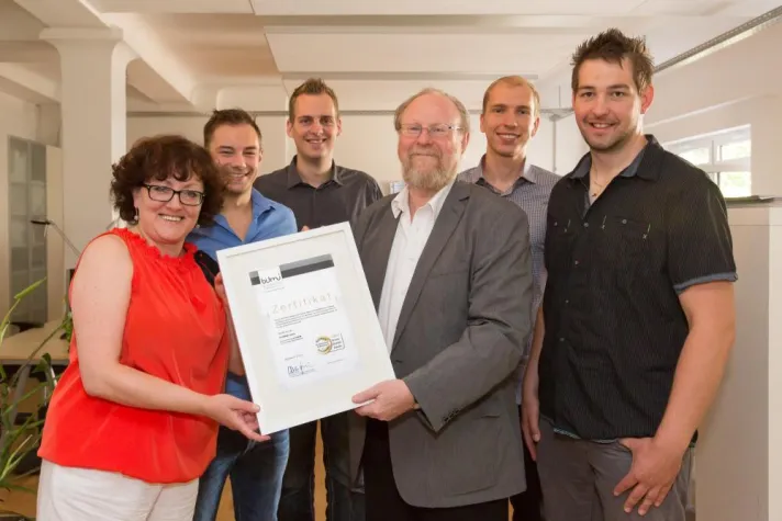 Bild: Wolfgang Thierse gratuliert CCVOSSEL GmbH zur neuen Software