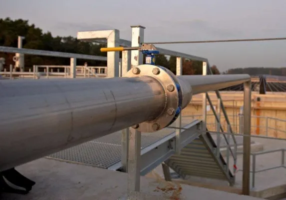 Bild: Gegen den Klimawandel – Mennicke installiert Leitungssystem für Bio-Energie-Zentrum von infra fürth