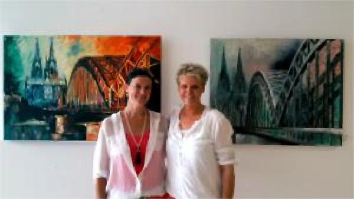 Anja Buhr und Conny Otter-Häger sind echte Köln-Fans, malen aber bald Leverkusener Bauwerke.