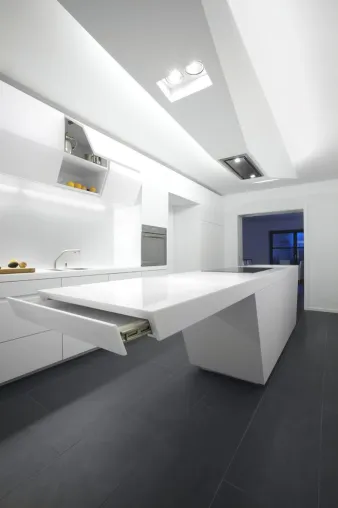 Cooler kochen: KINZO entwirft Küche im „Jet-Design“ Bild: Cooler kochen: KINZO entwirft Küche im „Jet-Design“