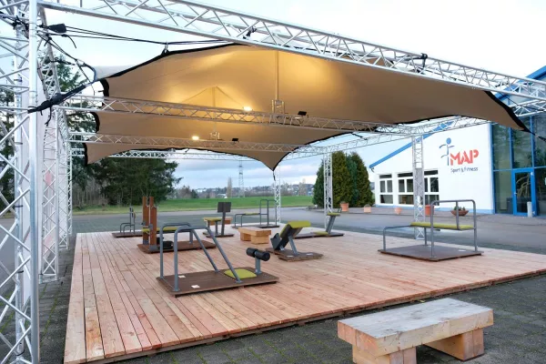 Bild: Neue Fitness Mitglieder in der Sommerzeit mit OUTDOOR CAMPUS von Dr. WOLFF