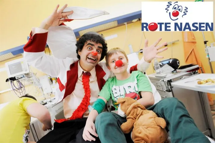 Bild: Star-Tenor Rolando Villazón spendet 10.000 Euro an Clownorganisation ROTE NASEN