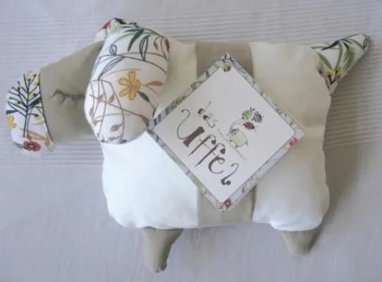 Bild: Uffel-Treue für ein ganzes Leben - Ein handgemachtes Kuscheltierkissen mit Charakter