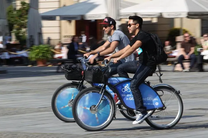 Bild: In die Pedale treten und dabei Handy aufladen