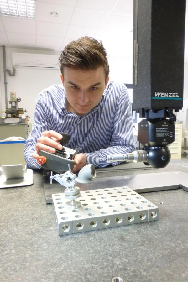 Messung eines Bauteils zur Abgasrückführung mit dem  Wenzel Portalmessgerät LH 65