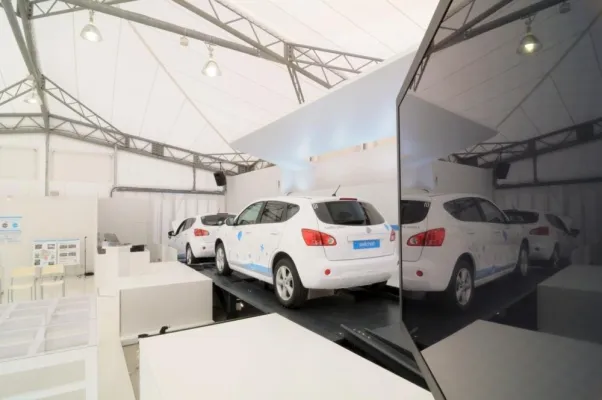 Bild: Better Place präsentiert erstmals eine Technologie für den Batteriewechsel von Elektrofahrzeugen