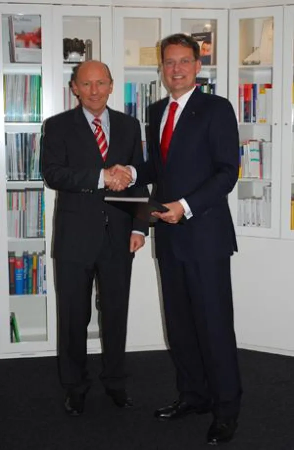 v.l.n.r.: Peter J. Bachmann, Prof. Dr. Guido Quelle © Mandat Managementberatung GmbH