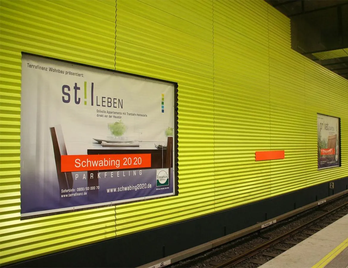 Eines der 12 Plakate in der U-Bahnstation an der Münchner Freiheit.