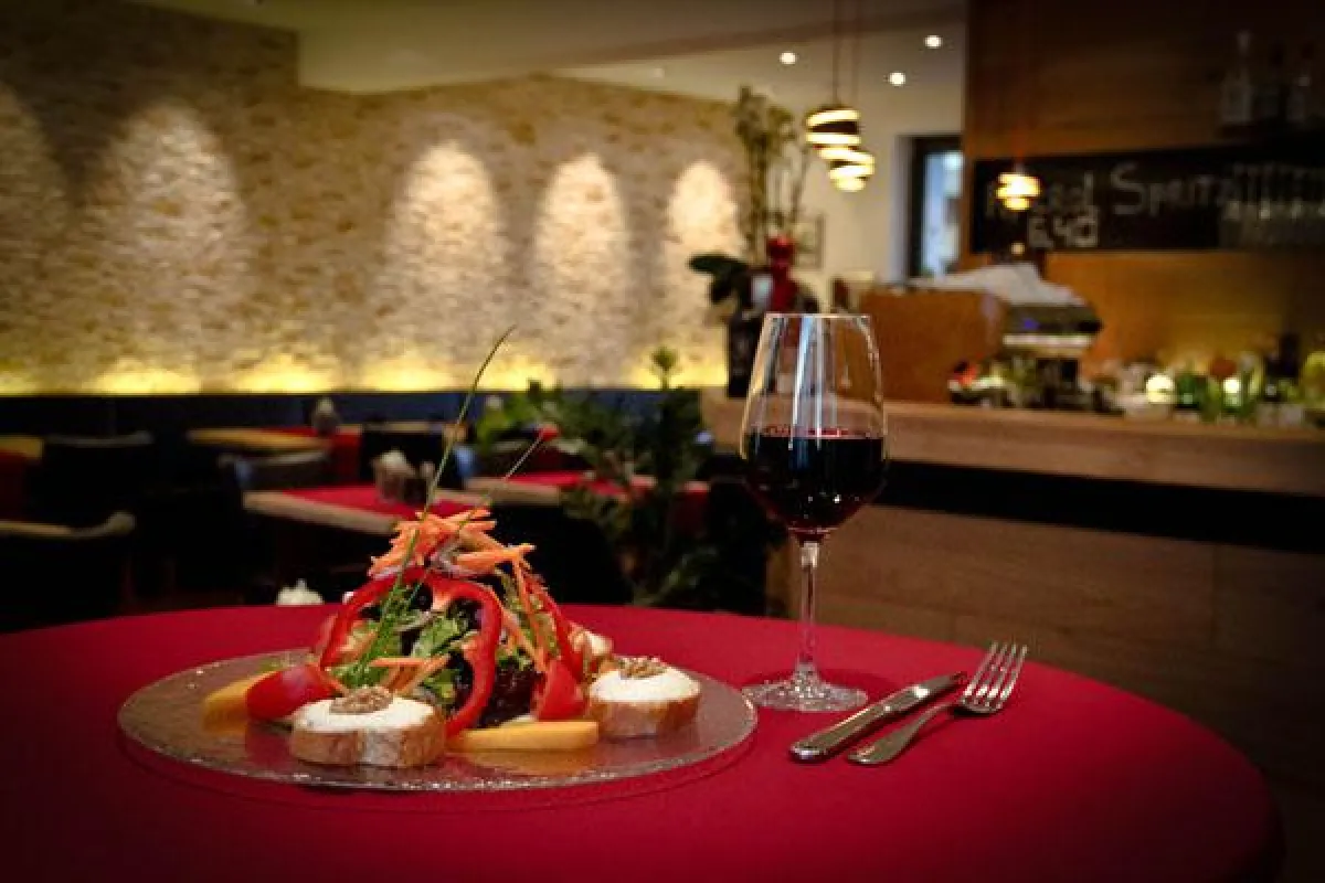 Frühlingsgenuss im Frankfurter Restaurant Maximilian. (Bild: UllaJ/PR Union)