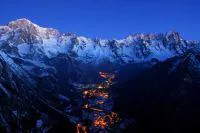 Bild: Winterspaß im Aostatal by night