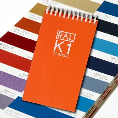 Bild: Aus der RAL CLASSIC Farbreihe erscheint die innovative Neuauflage des Spiralblocks RAL K1