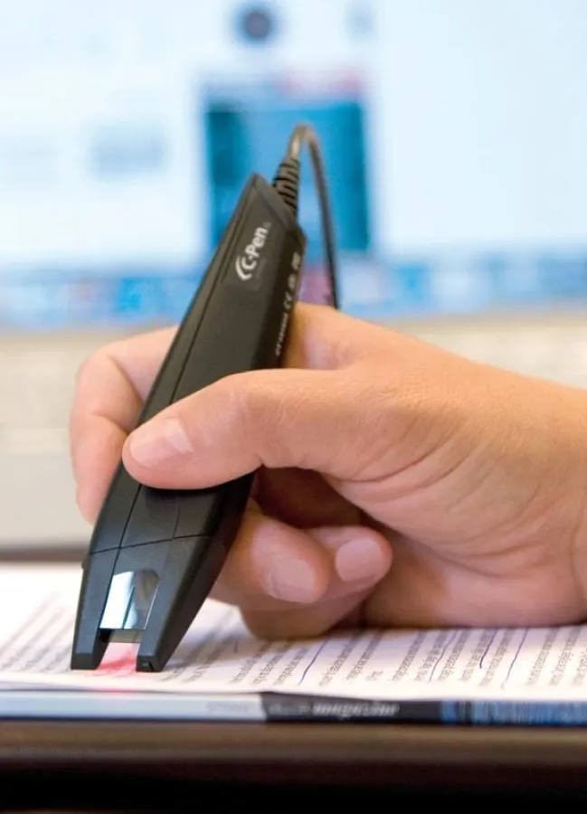 Kluger Handscanner mit ÜbersetzungspotenzialAusgestattet mit einer leistungskräftigen Scan- und OCR-Software erkennt das neue 