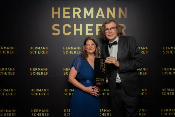 Bild: Hypnose-Expertin Johanna Trautwein gewinnt Speaker Slam in Wiesbaden