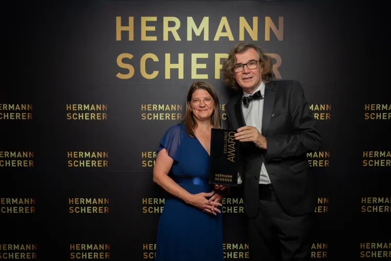 Bild: Hypnose-Expertin Johanna Trautwein gewinnt Speaker Slam in Wiesbaden