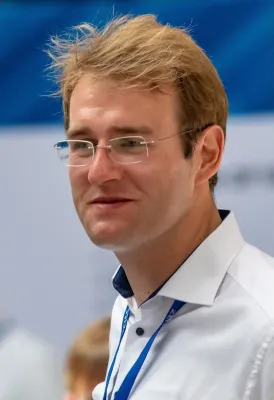 Bild: Mit einem winzigen Fisch und 2,5 Millionen Euro ERC-Förderung im Gepäck: Fabian Voigt startet am MPZPM
