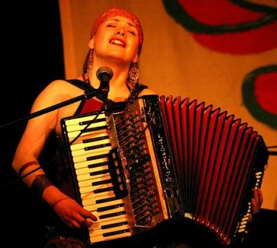 Weltmusik aus dem ganzen Osten made in Polen – DIKANDA Bild: Weltmusik aus dem ganzen Osten made in Polen – DIKANDA