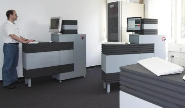 Bild: Pumpen-Vita auf Mikrofilm, Bornemann-Pumpen lässt das Mikrofilmarchiv bei DRS  digitalisieren