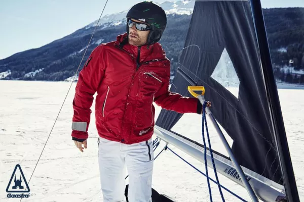 Wintersport-Mode 2015/16 von Gaastra im Rausch des Eissegelns Bild: Wintersport-Mode 2015/16 von Gaastra im Rausch des Eissegelns